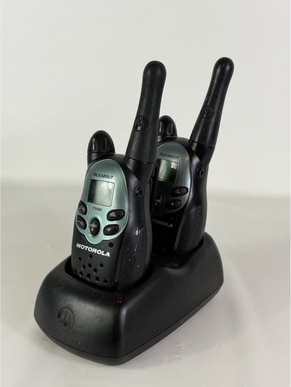 Set of 2 Motorola Talkabout T5000 22-Channel 2-Way Radio Walkie Talkie No Adapte
